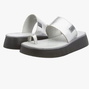 FLY LONDON CHEV PLATFORM TOE RING SANDALS SILVER 40 9-9.5